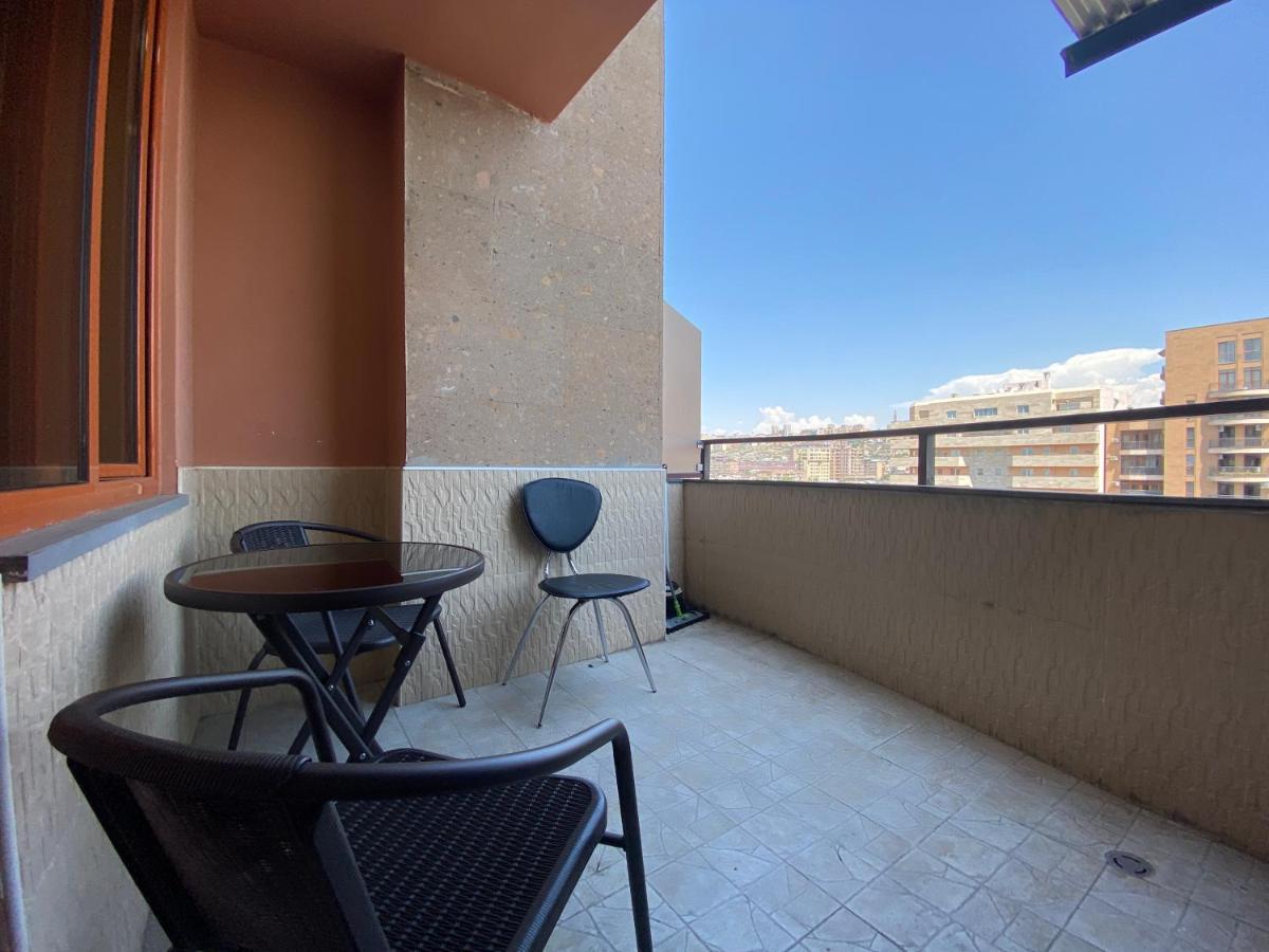 Modern Apartment For Rent In Buzand Street Bu944 예레반 외부 사진