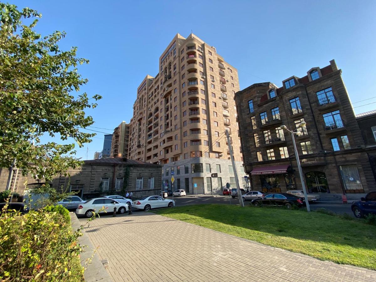 Modern Apartment For Rent In Buzand Street Bu944 예레반 외부 사진