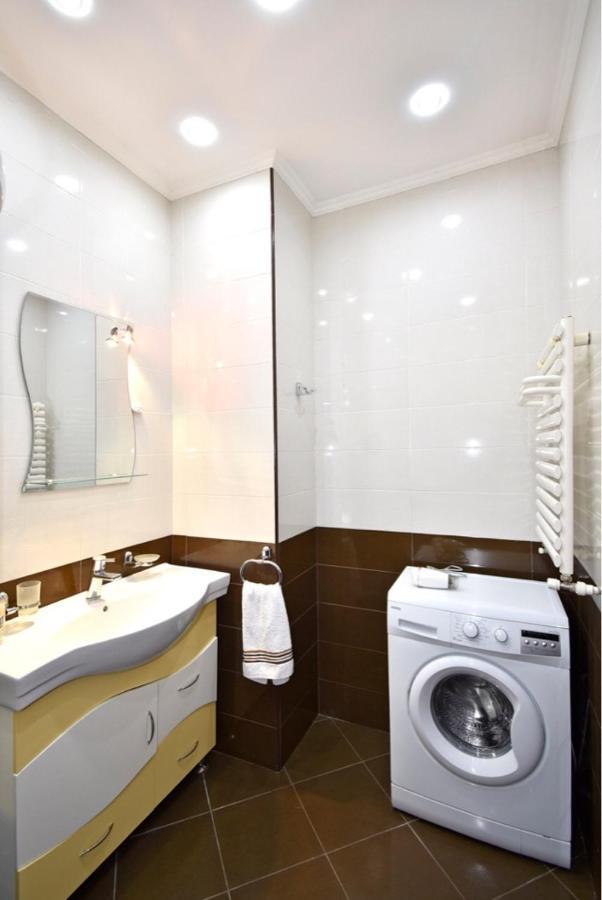 Modern Apartment For Rent In Buzand Street Bu944 예레반 외부 사진