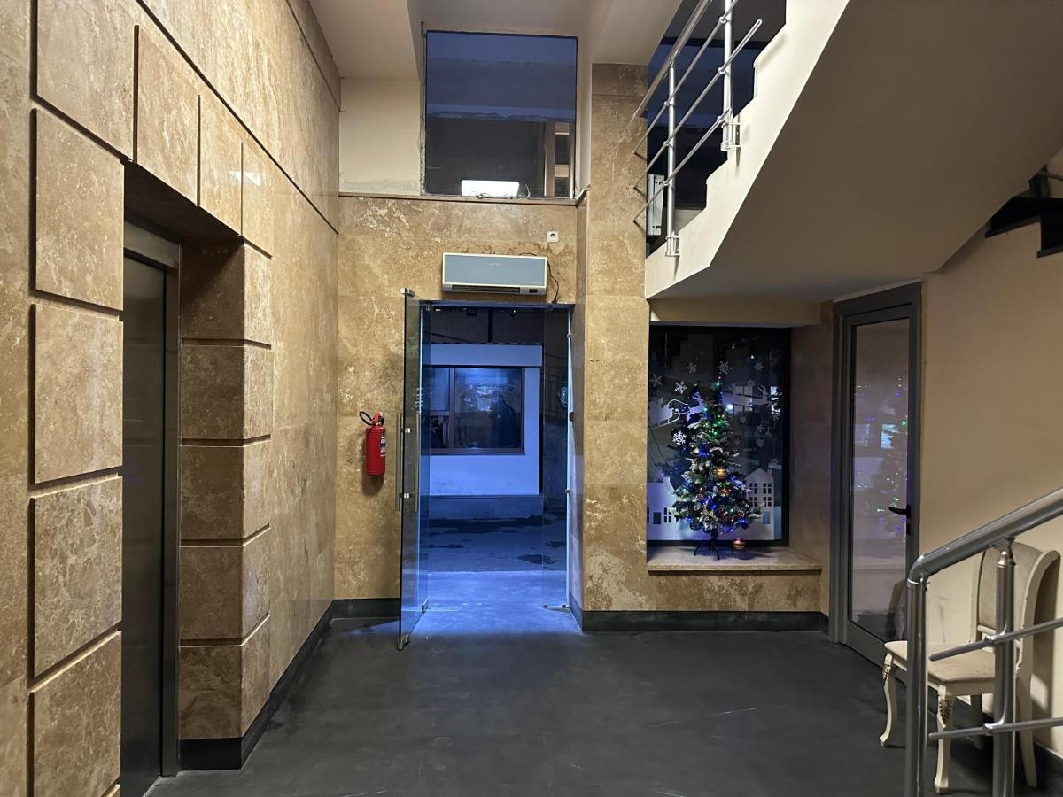 Modern Apartment For Rent In Buzand Street Bu944 예레반 외부 사진